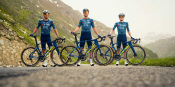 Renaissance, la Visma Lease a Bike cambia maglia e bici e onora l’Italia per il Tour de France